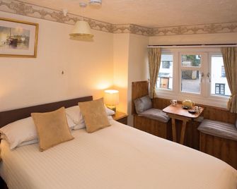 Little Harbour Guest House - Looe - Bedroom