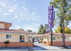 Howard Johnson by Wyndham Berkeley - Berkeley - Rakennus