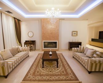 Filokalia Hotel - أونينا - ردهة