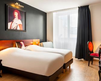 Hotel Des Lys - Versailles - Bedroom
