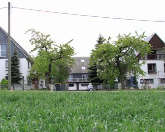 Pension Hubertushof Monteurunterkunft - Freiberg - Vista del exterior