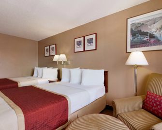 Travelodge by Wyndham Port of Tacoma WA - Tacoma - Schlafzimmer