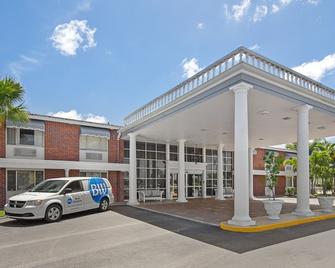 Best Western Palm Beach Lakes - West Palm Beach - Κτίριο