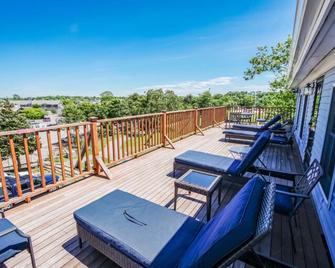 هاربور لاندينج ريزورت - فينييارد هافين - شرفة