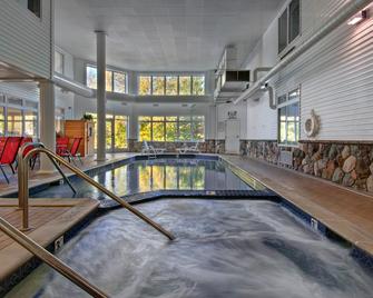 Cherry Tree Inn and Suites - Traverse City - Pool