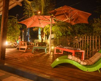 Alto Mar Guest House - Fernando de Noronha - Patio