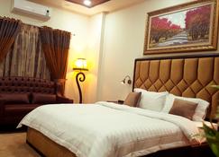 Hayyat Luxury Apartment - Lahore - Bedroom