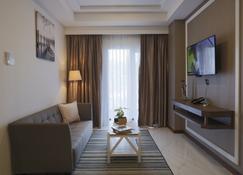 Panbil Residence Apartment Batam - Batam - Living room