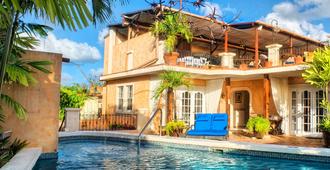 Little Arches Boutique Hotel Barbados - Adults only - Oistins - Building