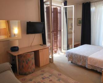 Hotel Paco - Pietra Ligure - Camera da letto