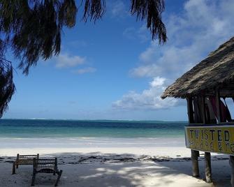 Twisted Palms Lodge & Restaurant - Zanzibar - Beach