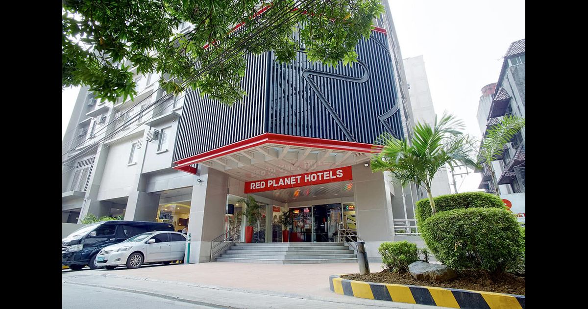 Red Manila Makati, Makati Compare Deals