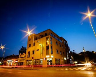 Hotel Deluxe with free Wellness and Fitness Centrum - Nitra - Edificio