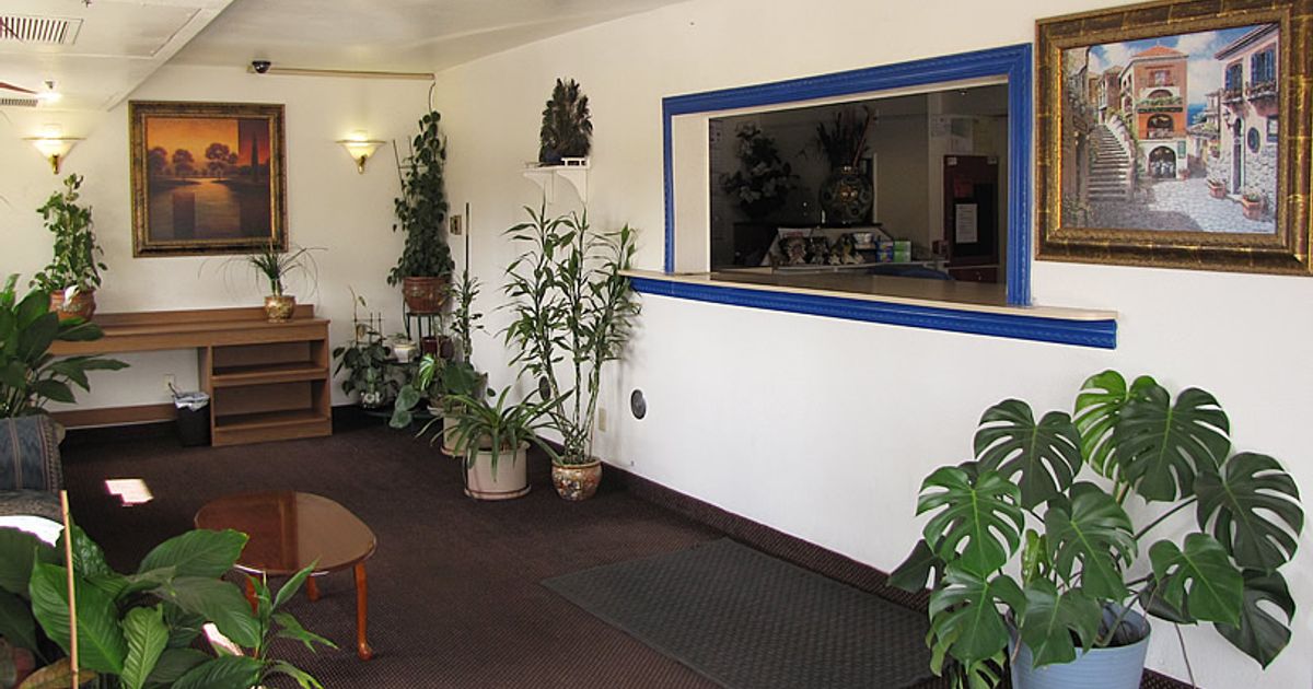 Valley Inn Fresno à partir de . Hôtels à Fresno KAYAK