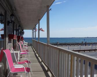 Sea Spiral Suites & Motel - Hampton - Balcón