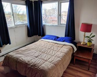 Base Camp Anchorage Hostel - انتشوراج - غرفة نوم