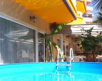 Hotel Europe Inn - Paralia - בריכה