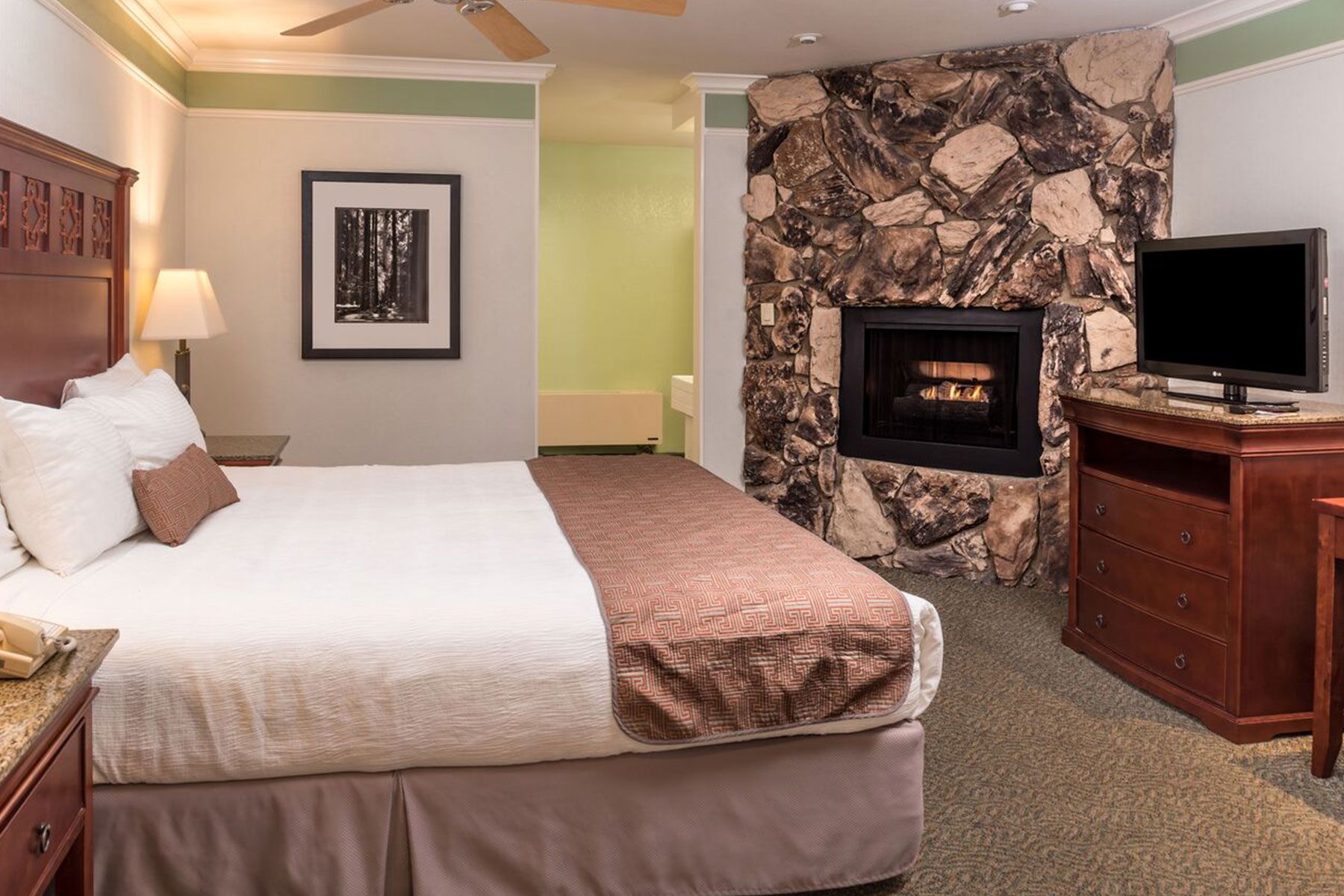 Bedroom view of Laurel Inn & Conference Center