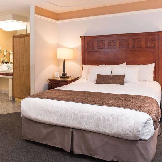 Bedroom view of Laurel Inn & Conference Center