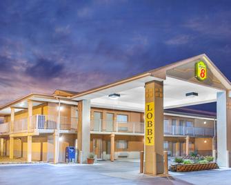 Super 8 by Wyndham Millbury/Toledo - Millbury - Building