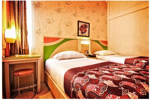 Dewarna Sutoyo Malang - Malang - Bedroom