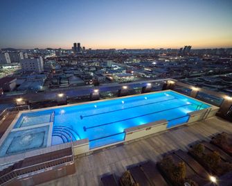 Gwangju H1 Hotel - Kwangdžu - Bazén