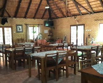 Kwamhla Lodge Conference Centre and Game Farm - Beestekraal - Comedor
