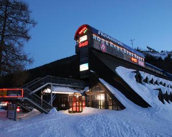 Hotel Skicentrum - Harrachov - Gebouw