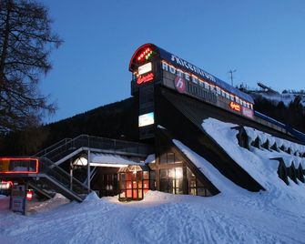 Hotel Skicentrum - Harrachov - Building