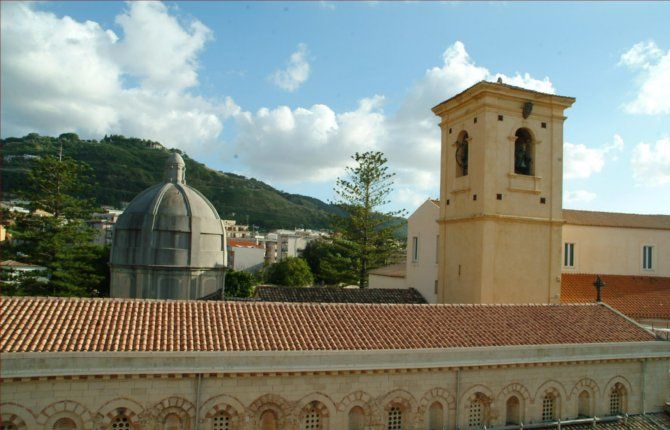 ريزيدينسا إل دومو - تروبيا - مطعم