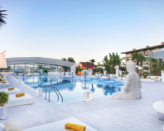 Augusta Eco Wellness Resort - סנשנשו - בריכה