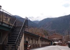 Eagle Motel - Manitou Springs - Building