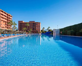 إلونيون ميرامار - فوينخيرولا - حوض السباحة