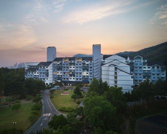 Kumho Seorak Resort - Sokcho - Building