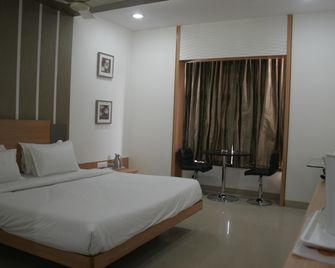 Hotel Admiral Suites - Aurangabad - Bedroom