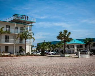 Days Inn & Suites By Wyndham Lake Okeechobee - Okeechobee - Building