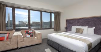 Quality Suites Central Square - Palmerston North - Bedroom