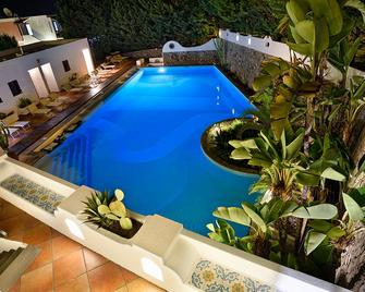 Gattopardo Park Hotel - ליפארי - בריכה