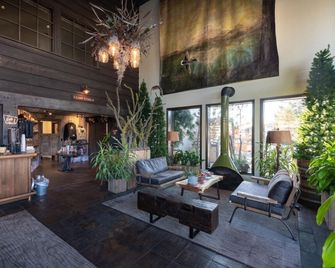 Campfire Hotel - Bend - Lobby