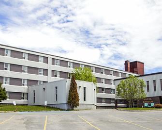 Quality Hotel & Suites - Gander - Building
