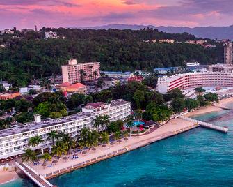 رويال ديكاميرون مونتيجو بيتش - شامل جميع الخدمات - مونتيغو باي - شاطئ