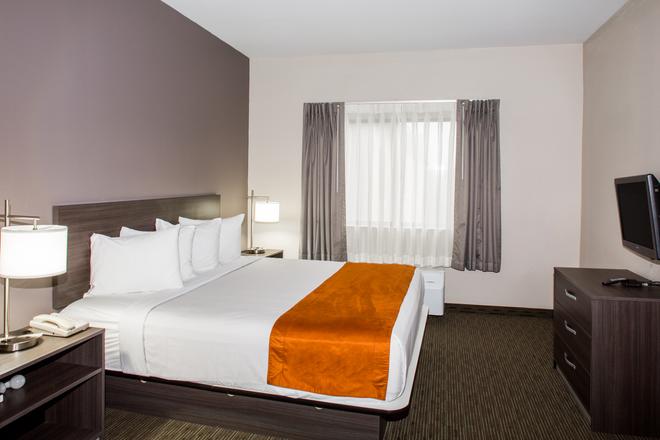 Days Inn Suites By Wyndham Orlando Airport 51 9 3 Orlando