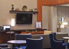 Comfort Inn Suites Logan International Airport 88 3 0 9
