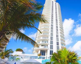 Oceanfront Apt at Marenas Beach Resort - Sunny Isles Beach - Building