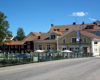 Garvaregården B&B and Hotel - Pensionat Sundsgården - Askersund - Building