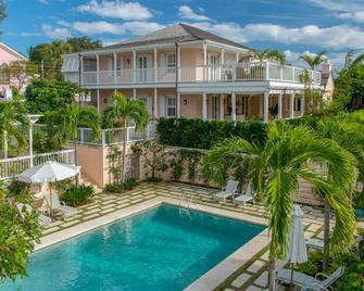 Eleven Experience- Bahama House - Dunmore Town - Building