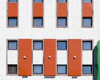 ibis Styles Paris Porte d'Orléans - Montrouge - Building