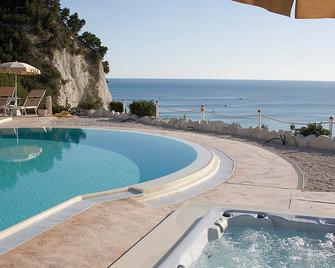 Hotel Eden Gigli - Numana - Piscina