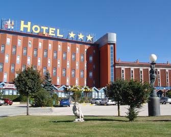 Hotel Ciudad de Burgos - Rubena - Building