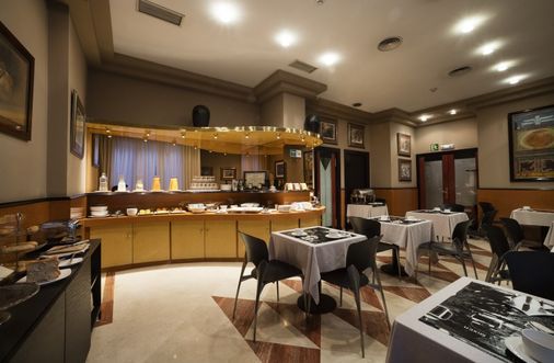 Hotel Sercotel Ciudad de Oviedo - Oviedo - Buffet